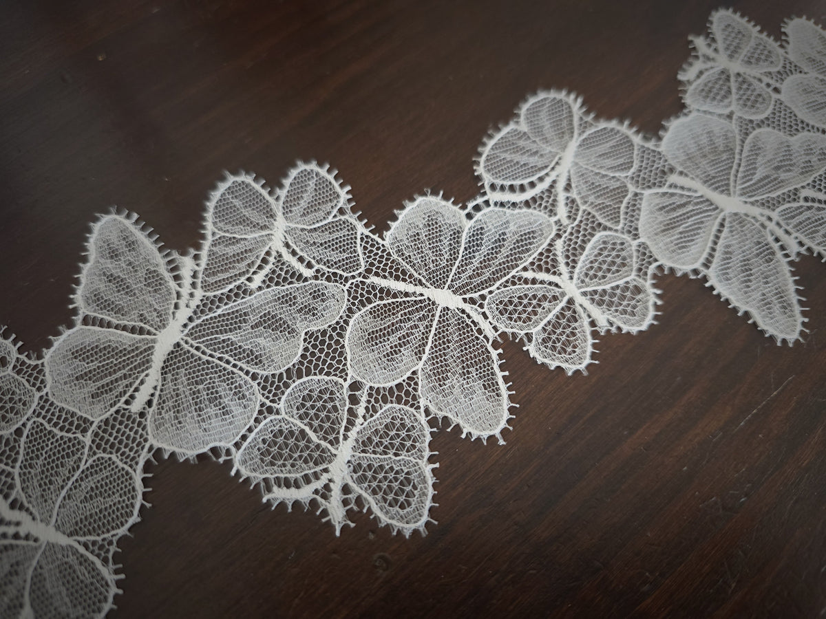 Galon de dentelle fine papillon ivoire
