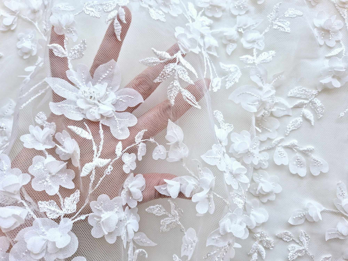 Dentelle ivoire clair fleurs 3D relief Renard grière