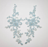 motif en dentelle vert celadon , fil argenté , à coudre T368