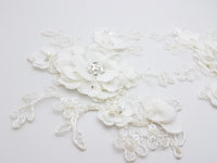 Motif dentelle fleurs 3D relief ivoire ou blanc · vue 3