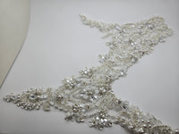 Motif perles et strass pour encolure V · vue 2
