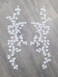 Applique dentelle ivoire clair perlée et sequins – motif feuilles miroir 43 cm