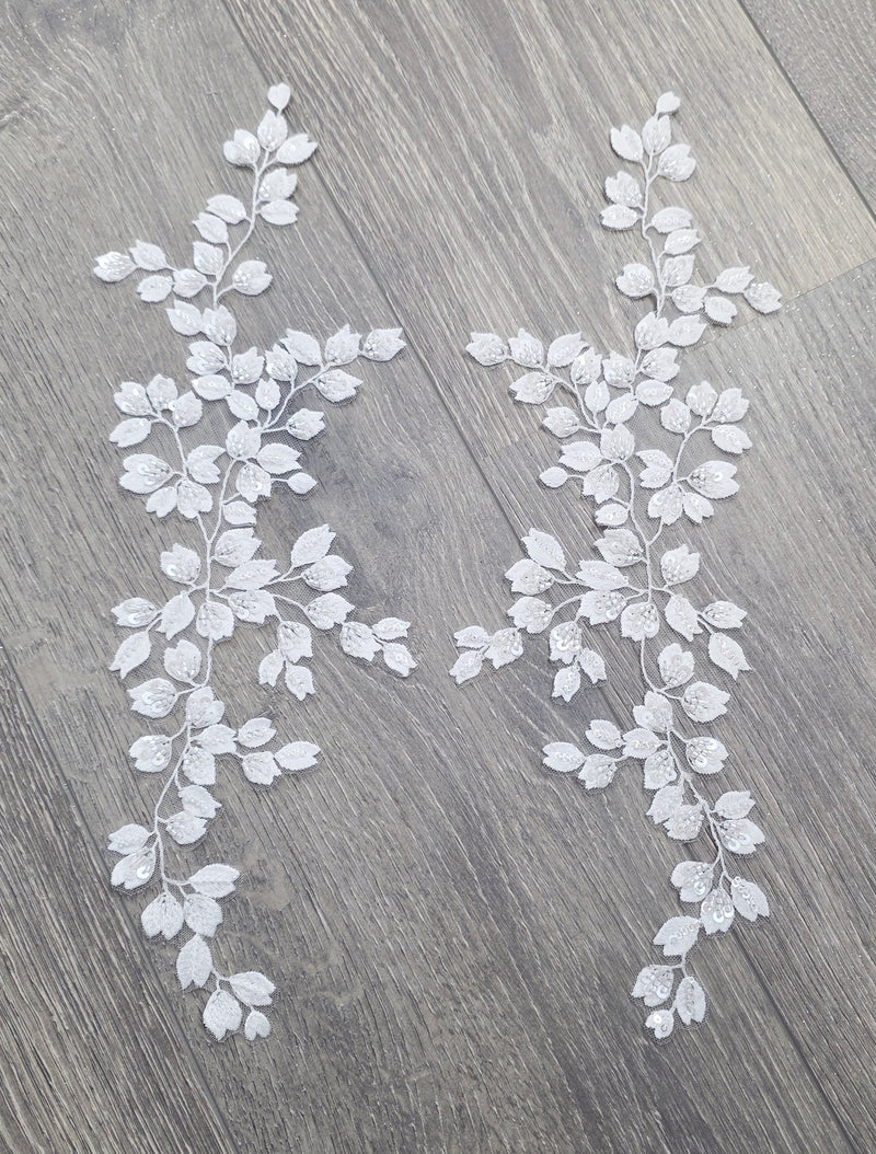 Applique dentelle ivoire clair perlée et sequins – motif feuilles miroir 43 cm
