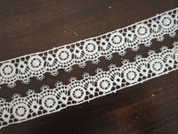 Galon de dentelle bohème ivoire clair petit bord fin