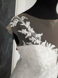Robe de mariée forme trapèze avec petite traine Dernières pièces taille 50 et 42 · vue 5