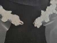 Cape de Mariée en Tulle Ivoire Clair – Dentelle Florale Brillante – Effet Traîne Élégant – Cape pour Robe de Mariée · vue 6