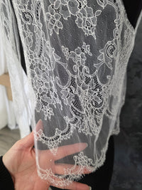 Top mariée dentelle ivoire clair – Coupe fluide festonnée – Dos noué – Taille S · vue 7