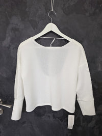 Pull pour mariée ivoire , dos décolleté , détail dentelle bras · vue 4
