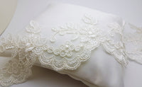 Galon de dentelle rebrodée ivoire