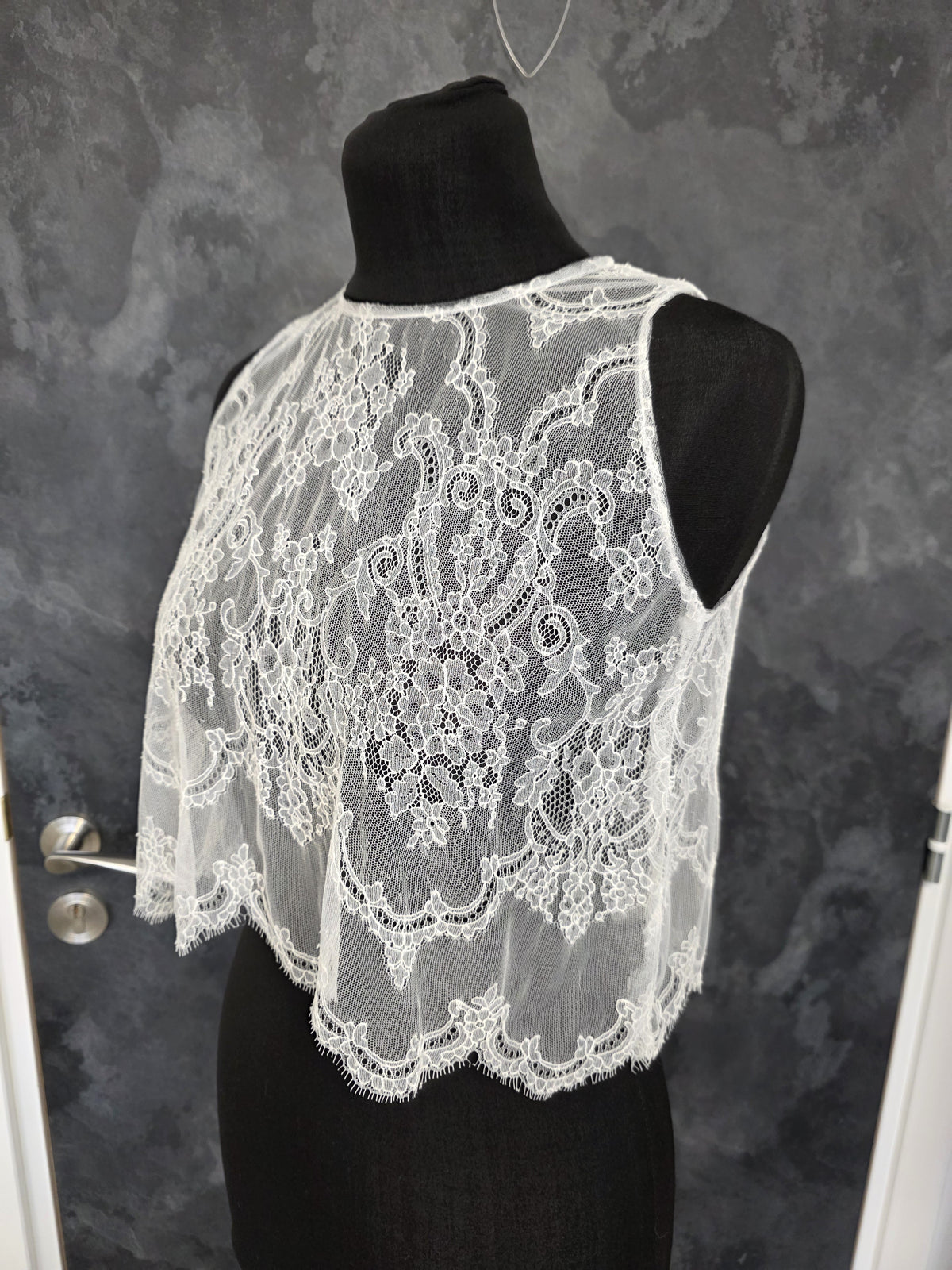 Top mariée dentelle ivoire clair – Coupe fluide festonnée – Dos noué – Taille S