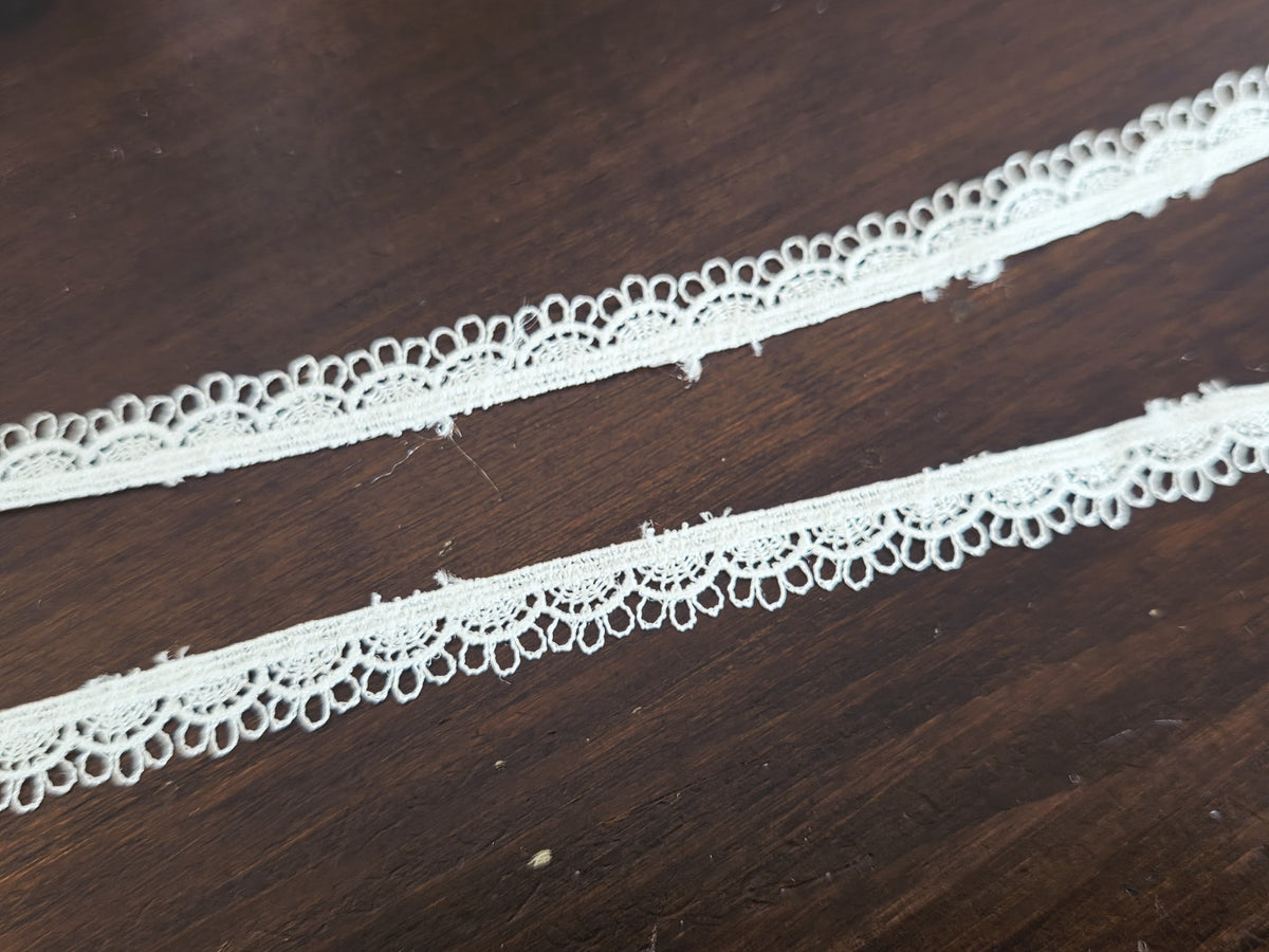 Galon Dentelle Fine Ivoire Clair Motif Arceaux Ajourés — Largeur 1 cm