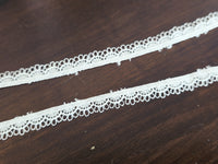 Galon Dentelle Fine Ivoire Clair Motif Arceaux Ajourés — Largeur 1 cm