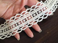 Dentelle brodée ivoire – Largeur 4 cm – Motif floral ajouré · vue 3