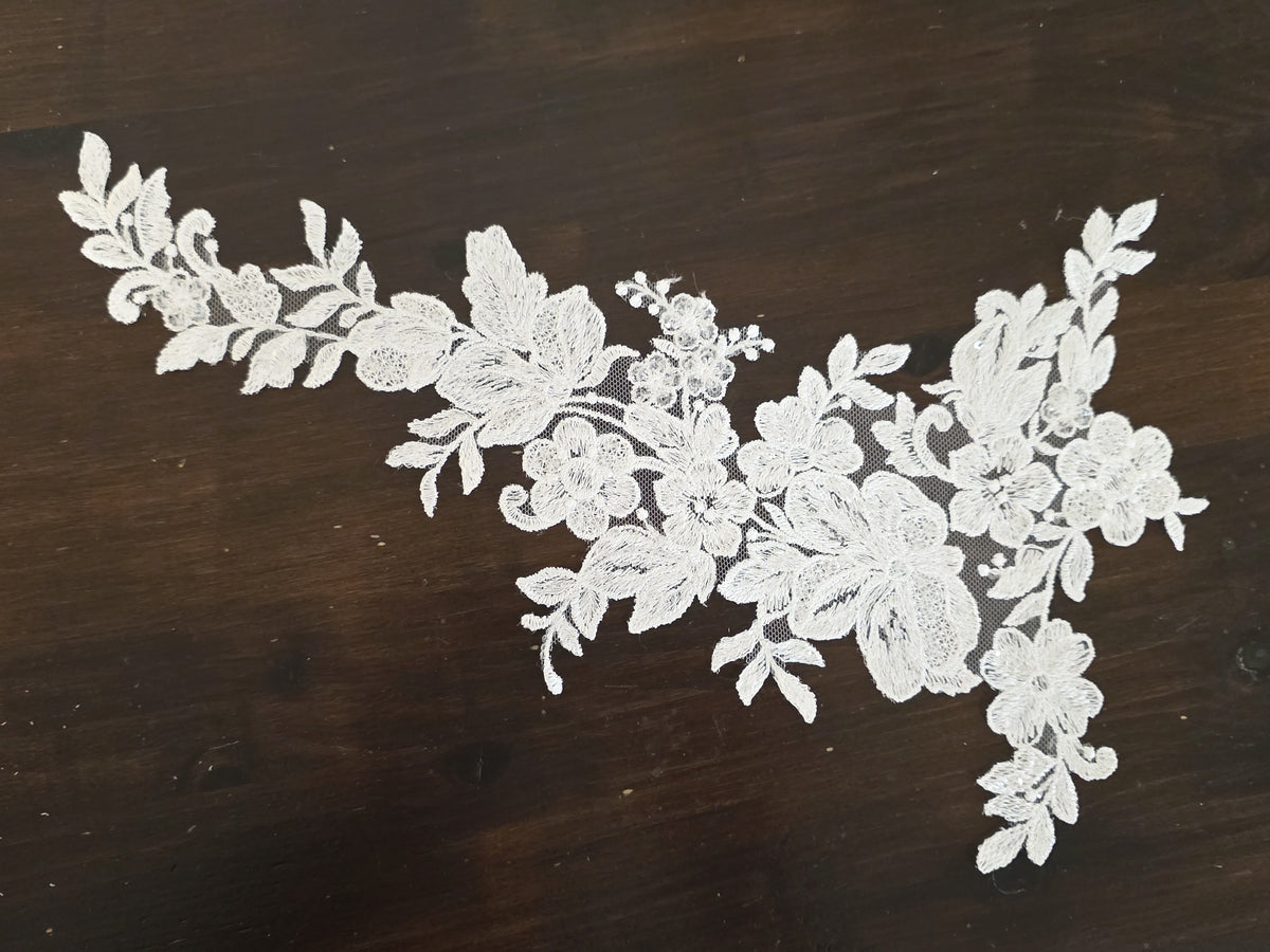 Grand motif dentelle - fleurs et feuilles - ivoire clair