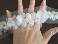 Galon dentelle fleurs 3D ivoire clair sur tulle – 7 cm – dentelle florale relief mariage couture – · vue 3
