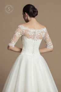 Top en dentelle col bateau manches 3/4 pour mariée