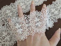 Galon dentelle guipure ivoire clair 6 cm – motif floral fin festonné – dentelle mariée au mètre · vue 3