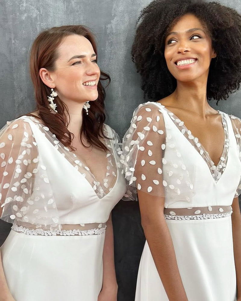 Robe de mariée fluide avec fente et manches en tulle brodé - Circé