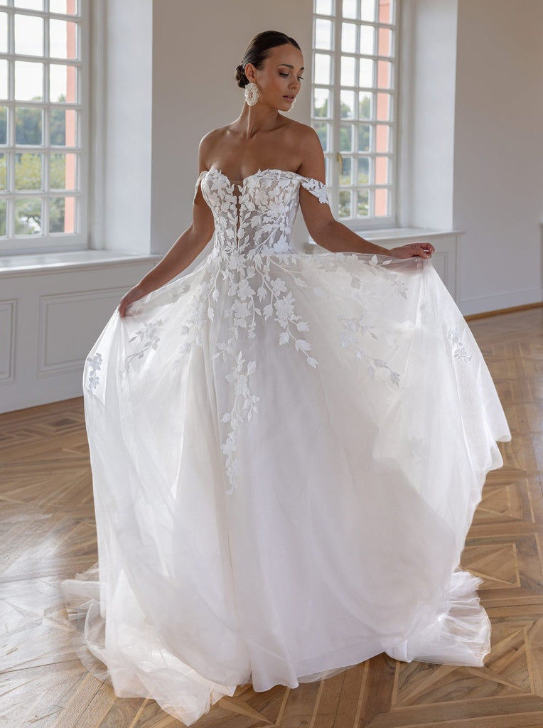 TESS Robe de mariée en dentelle florale, épaules dénudées et dos lacé