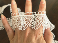 Galon Dentelle Guipure Ivoire Clair Motif Demi-Cercles Festonnés création mariée Vendu par 10 cm · vue 2