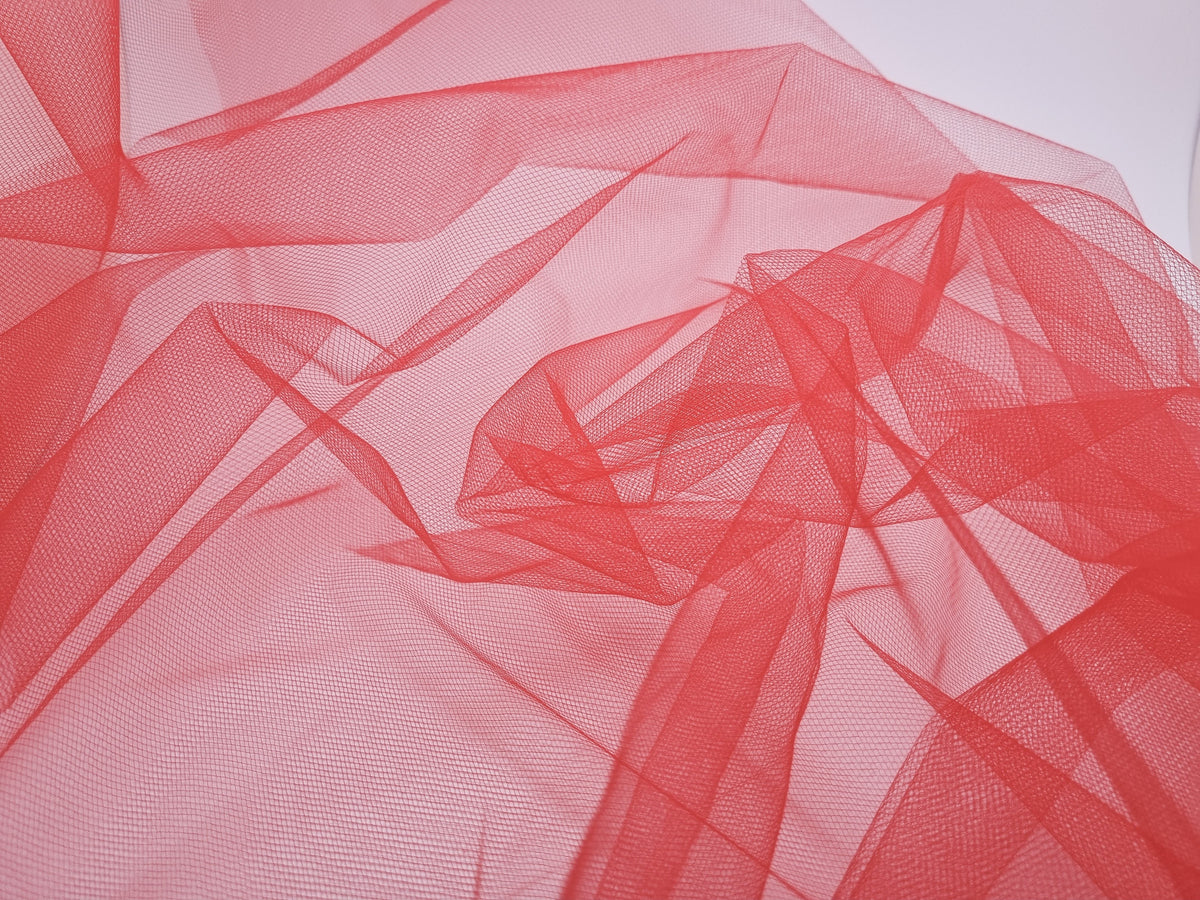 Tulle classique rouge laize 295cm