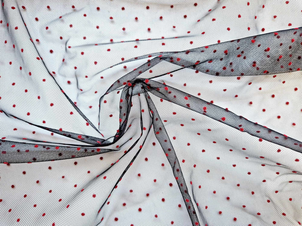 Plumetis rouge sur tulle noir