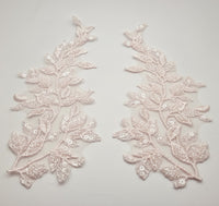 Motif feuilles brodé rose clair perles et sequins pour robe de mariée