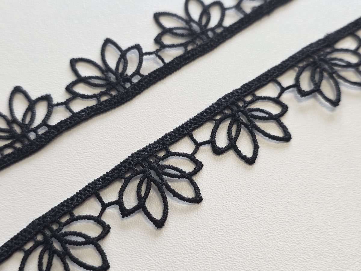 Galon Dentelle Guipure Noir Motif Pétales de Lotus — Largeur 2,5 cm | Vendu par 10 cm