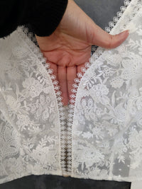 Top mariée bohème ivoire clair en dentelle – Manches 3/4 – Dos boutonné – Style romantique · vue 8