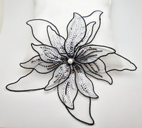 Grande fleur noir ivoire sequins argenté à coudre