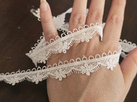 Galon dentelle ivoire clair à fleurs – 2 cm – Vendu par 10 cm · vue 2