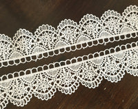 Galon Dentelle Guipure Ivoire Clair Motif Demi-Cercles Festonnés création mariée Vendu par 10 cm · vue 5