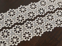 Galon dentelle fleurs marguerite blanc ou ivoire – 4 cm – dentelle florale ajourée couture – vendu au mètre