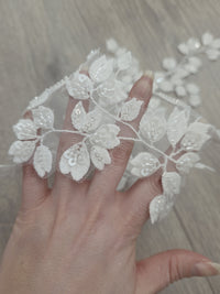 Applique dentelle ivoire clair perlée et sequins – motif feuilles miroir 43 cm · vue 3