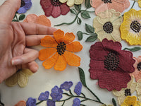 Tulle brodé fleuris 3D coloré 935777 · vue 3