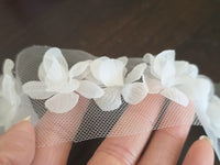 Galon dentelle fleurs 3D ivoire clair sur tulle – 7 cm – dentelle florale relief mariage couture – · vue 2