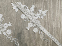 Appliqué dentelle ivoire clair perlé 26 cm – motif fleurs et feuilles sequins – broderie mariée à coudre · vue 3