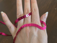 Galon fushia de sequins brillant pour DIY vendu par 5 mètre · vue 3