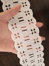 Coupon 4 mètres - Galon de broderies anglaises ivoire · vue 2