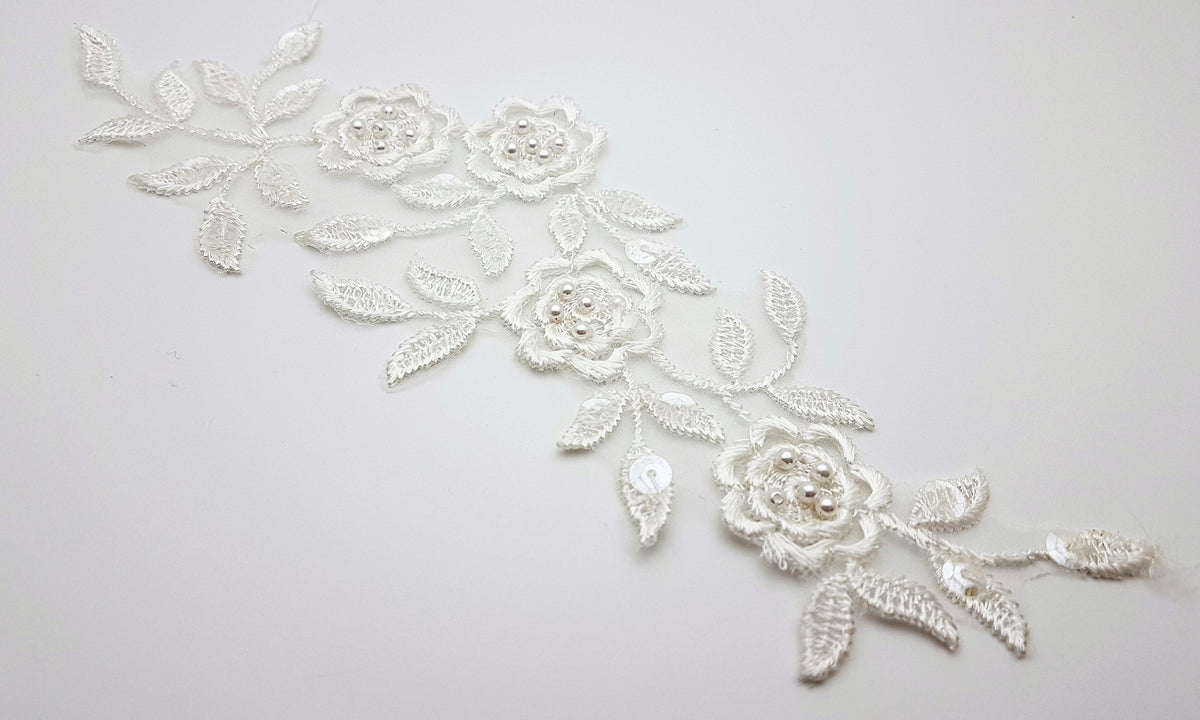 Dentelle ivoire avec perles