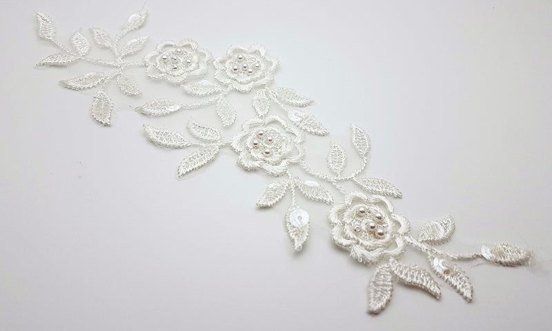Dentelle ivoire avec perles