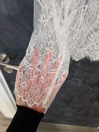 Top mariée en dentelle fine ivoire clair – Manches longues – Dos boutonné – Taille M · vue 11