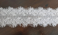 Galon de dentelle fine ivoire clair (bande de 3 mètres)