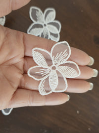 Lot de 5 fleurs dentelle ivoire clair 5 cm à coudre – appliqués brodés pour robe de mariée · vue 3