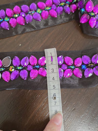 Galon strass et pierres roses sur tulle noir – largeur 5 cm – galon bijou couture – vendu au mètre · vue 4