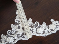 Galon de dentelle perlé ivoire bord festonné · vue 3