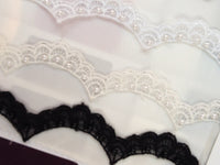 Galon de guipure avec perles