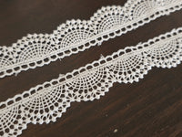 Galon Dentelle Guipure Ivoire Clair Motif Éventails — Largeur 2 cm | Vendu par 10 cm