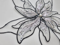 Grande fleur noir ivoire sequins argenté à coudre · vue 2