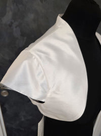 Bolero en taffetas blanc pour mariée , coupe courte , taille 38 · vue 3
